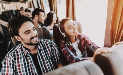 groupe-voyage-scolaire-jeune-transport-scolaire-été-bus-et-cars-bretagne-finistère